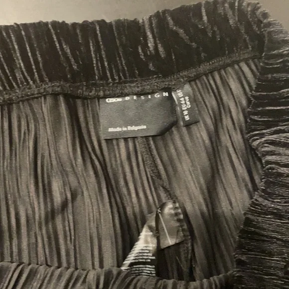 *SOLD* ASOS NEW black velvet gauchos - Picture 3 of 3